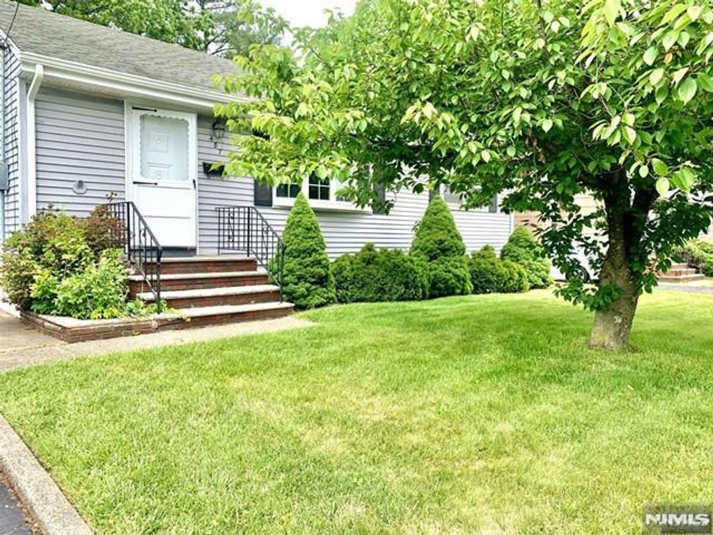 487 Steinway Road, Saddle Brook, NJ 07663