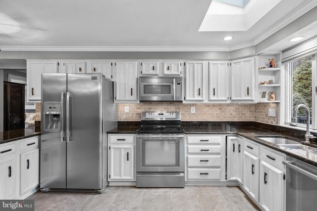 2407 RIVERTON RD, Cinnaminson, NJ 08077