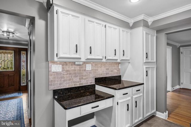 2407 RIVERTON RD, Cinnaminson, NJ 08077