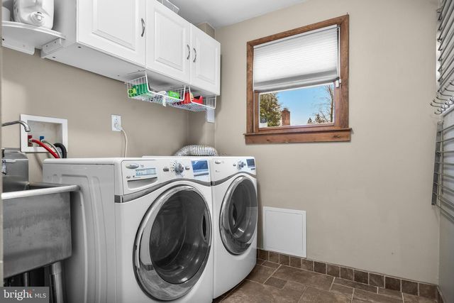 2407 RIVERTON RD, Cinnaminson, NJ 08077