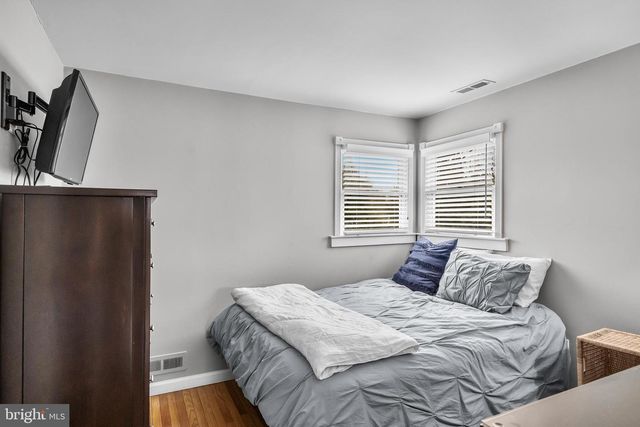 2407 RIVERTON RD, Cinnaminson, NJ 08077