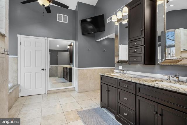 2407 RIVERTON RD, Cinnaminson, NJ 08077