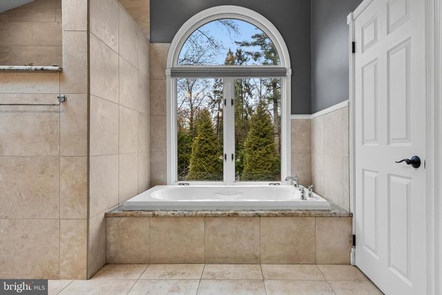 2407 RIVERTON RD, Cinnaminson, NJ 08077