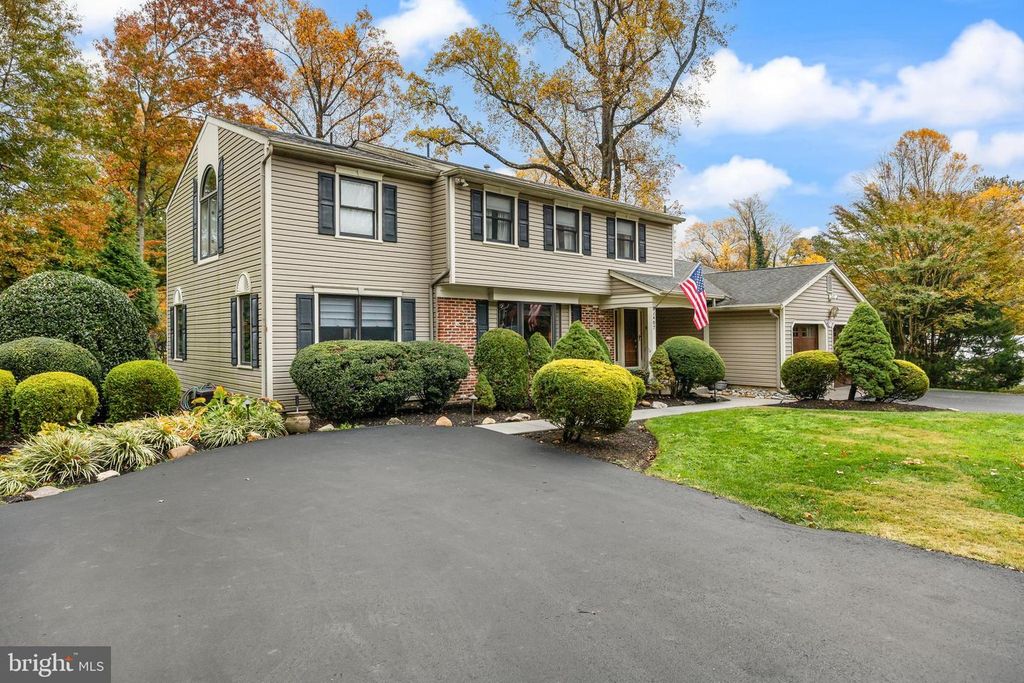 2407 RIVERTON RD, Cinnaminson, NJ 08077
