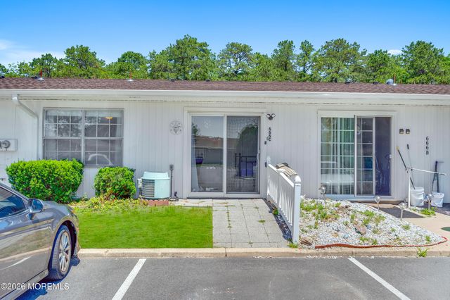 666 Plymouth Drive C, Lakewood, NJ 08701