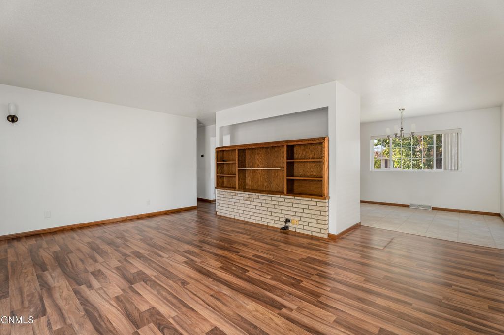2926 Avenue C E, Bismarck, ND 58501 photo 2