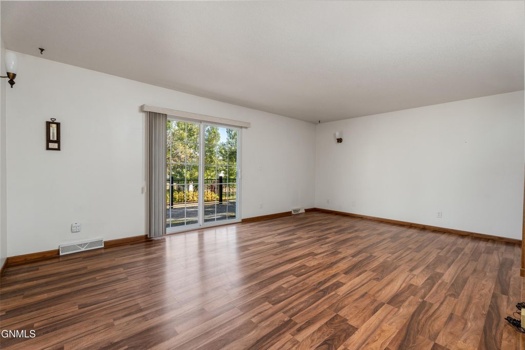 2926 Avenue C E, Bismarck, ND 58501 photo 3