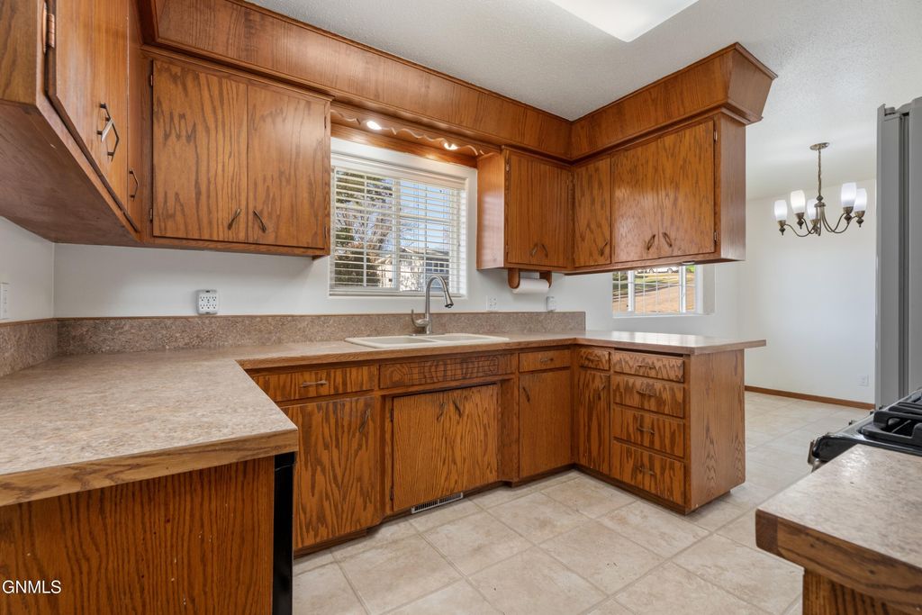 2926 Avenue C E, Bismarck, ND 58501 photo 4