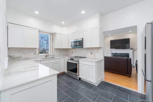 16125 Soundview Avenue, Southold, NY 11971
