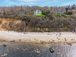 16125 Soundview Avenue, Southold, NY 11971