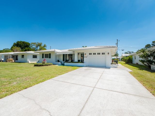 9227 143RD STREET, Seminole, FL 33776