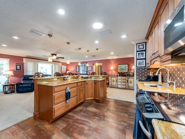 9227 143RD STREET, Seminole, FL 33776