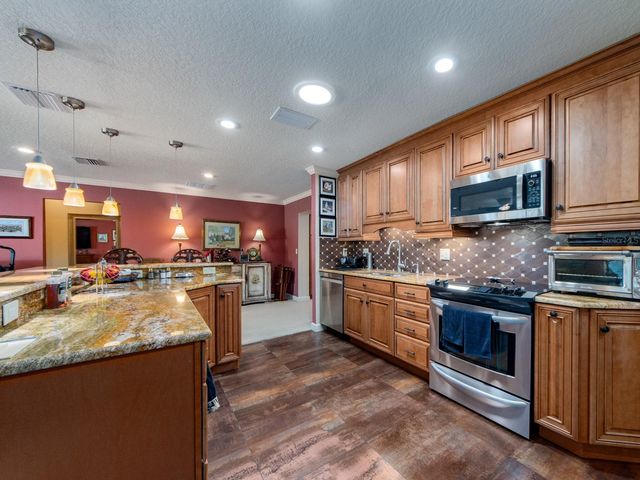 9227 143RD STREET, Seminole, FL 33776