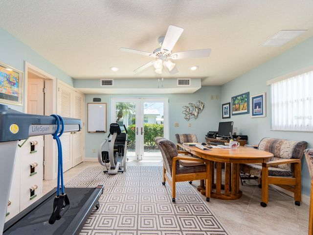 9227 143RD STREET, Seminole, FL 33776