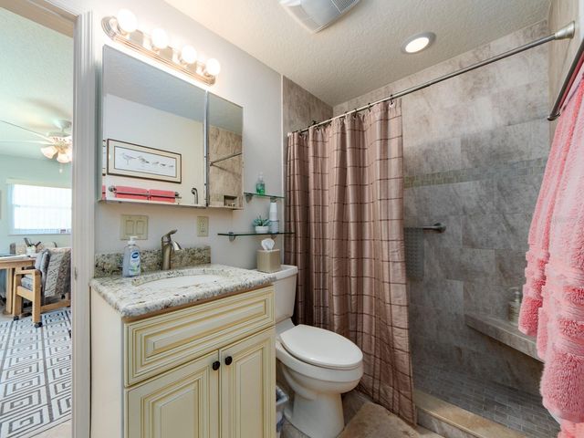 9227 143RD STREET, Seminole, FL 33776