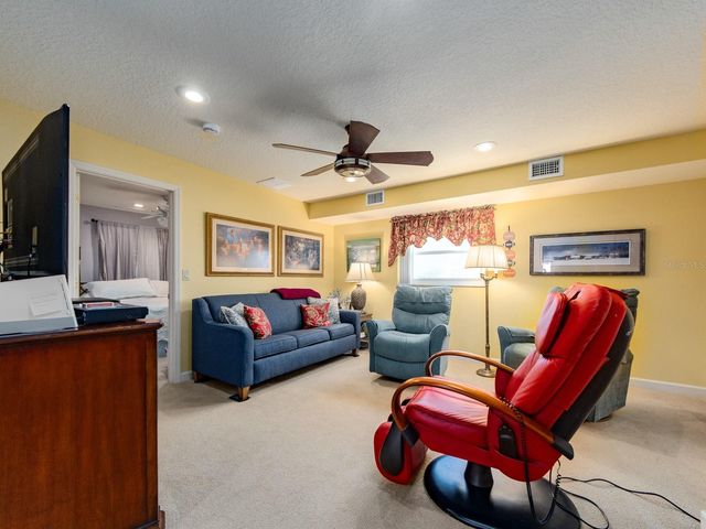 9227 143RD STREET, Seminole, FL 33776