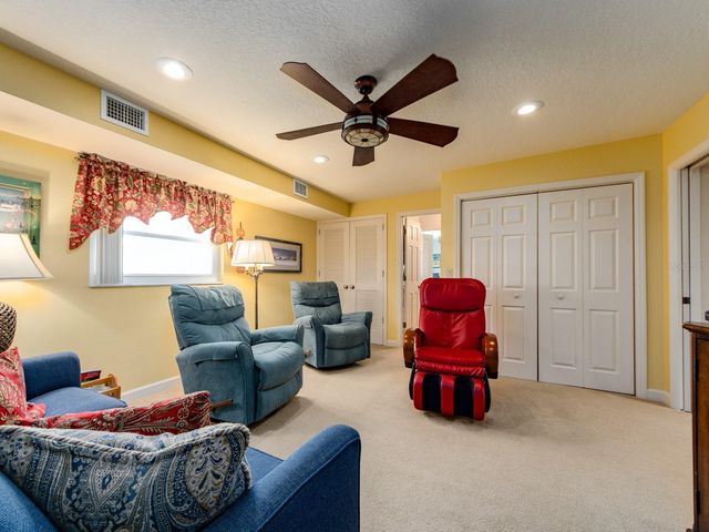 9227 143RD STREET, Seminole, FL 33776