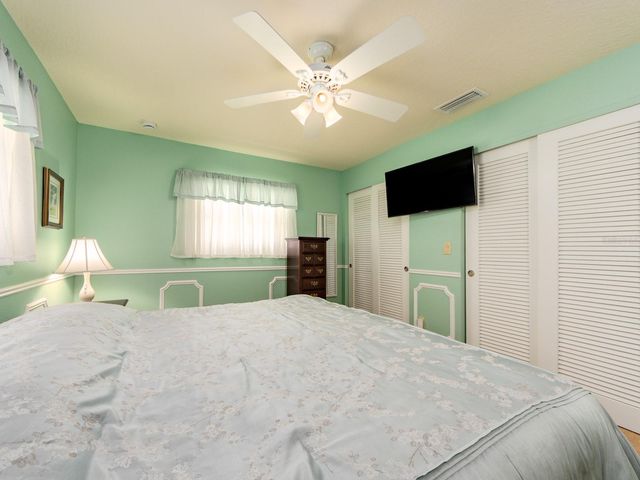 9227 143RD STREET, Seminole, FL 33776