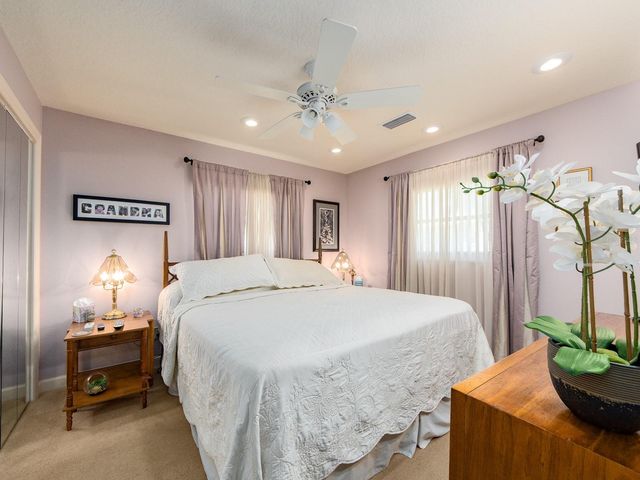 9227 143RD STREET, Seminole, FL 33776