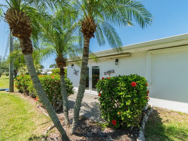 9227 143RD STREET, Seminole, FL 33776