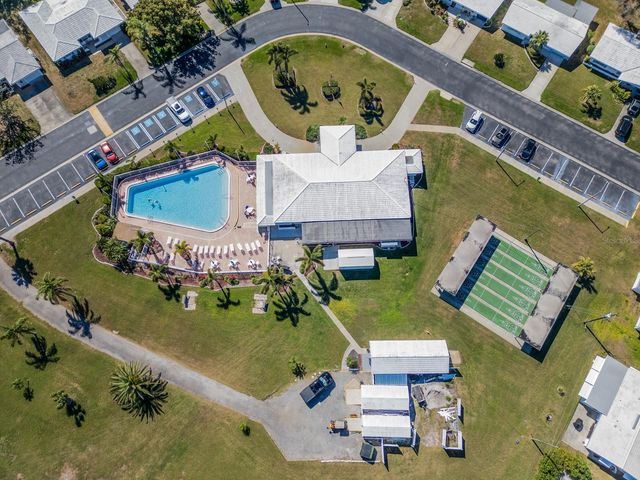 9227 143RD STREET, Seminole, FL 33776