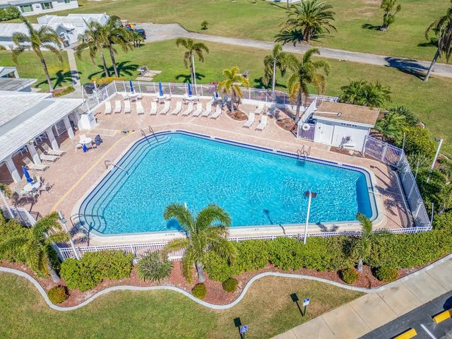 9227 143RD STREET, Seminole, FL 33776