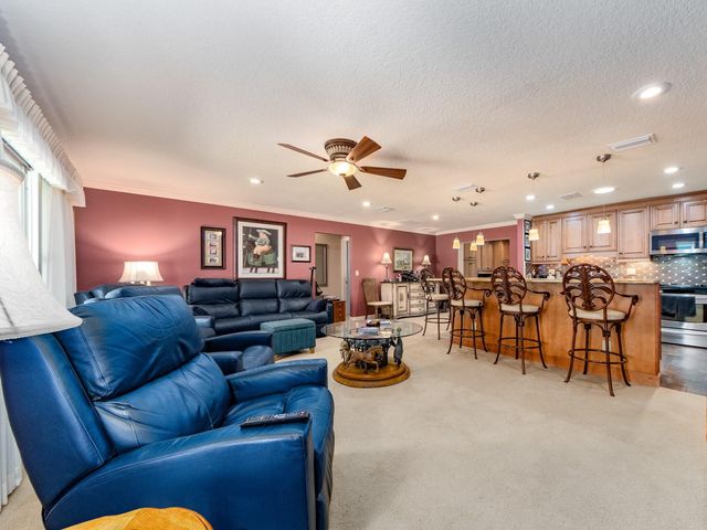 9227 143RD STREET, Seminole, FL 33776