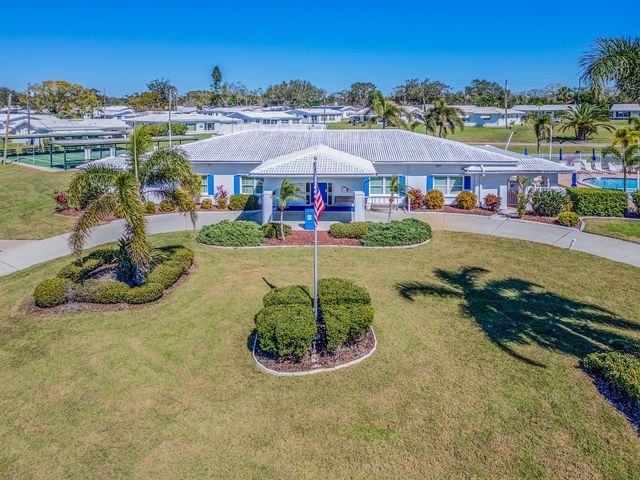 9227 143RD STREET, Seminole, FL 33776
