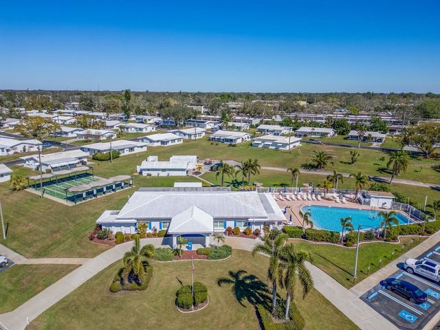 9227 143RD STREET, Seminole, FL 33776