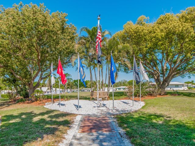 9227 143RD STREET, Seminole, FL 33776