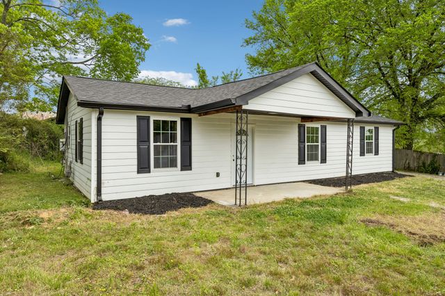 330 W Washington St, Pulaski, TN 38478