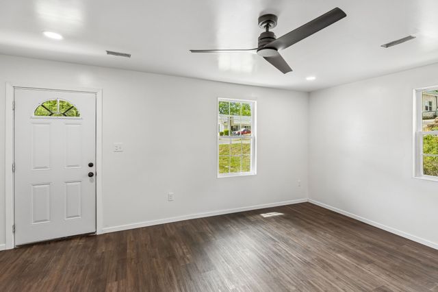 330 W Washington St, Pulaski, TN 38478
