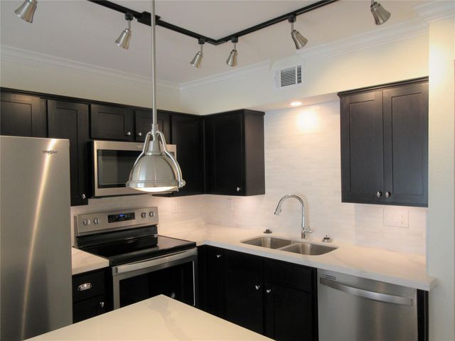 300 Pecore Street 11, Houston, TX 77009