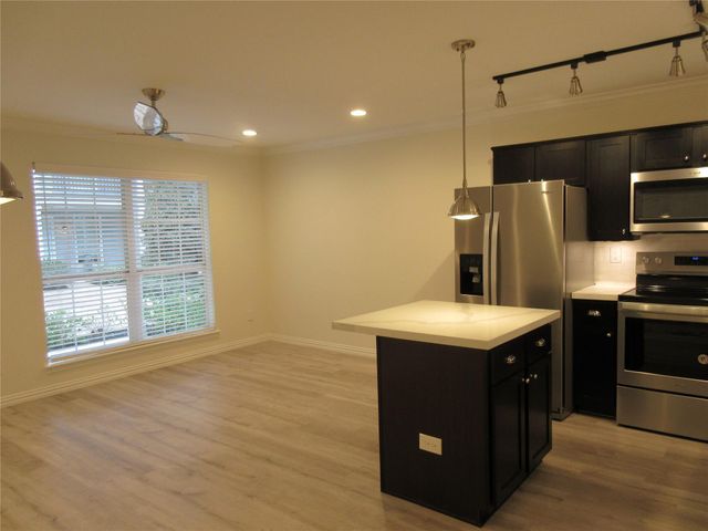 300 Pecore Street 11, Houston, TX 77009