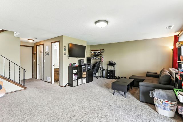 3945 Gershwin Avenue N, Oakdale, MN 55128