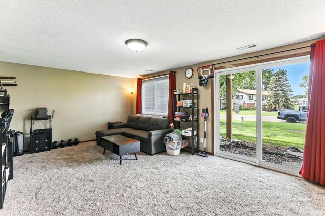 3945 Gershwin Avenue N, Oakdale, MN 55128