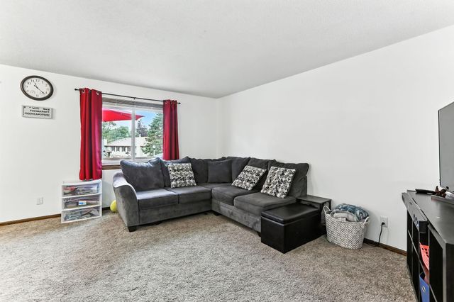 3945 Gershwin Avenue N, Oakdale, MN 55128