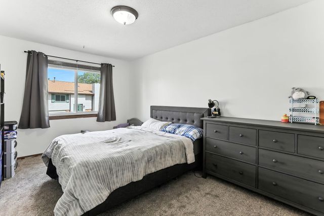 3945 Gershwin Avenue N, Oakdale, MN 55128