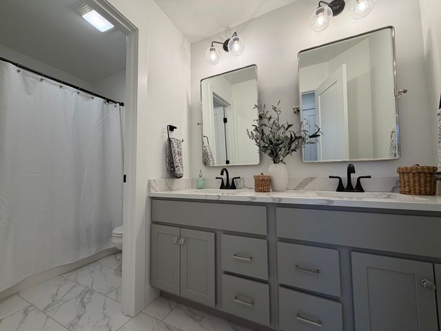 1 Deerfield Court, Bloomington, IL 61705