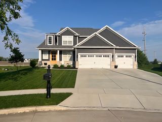 1 Deerfield Court, Bloomington, IL 61705