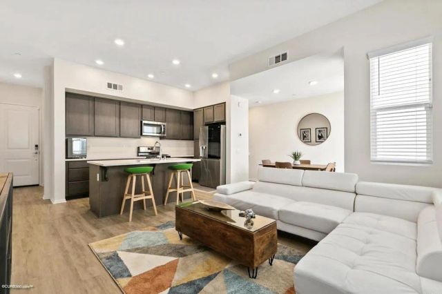 2015 Mindoro Lane 2, Chula Vista, CA 91915