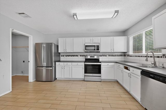 1001 Vicksburg Drive, Ennis, TX 75119