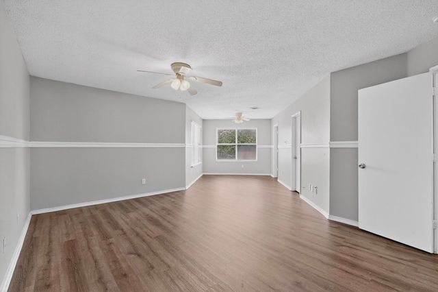 1001 Vicksburg Drive, Ennis, TX 75119