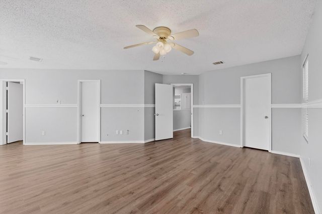 1001 Vicksburg Drive, Ennis, TX 75119