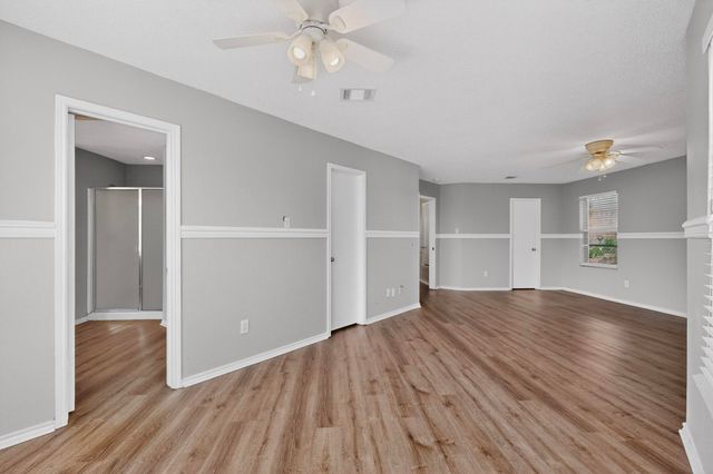 1001 Vicksburg Drive, Ennis, TX 75119