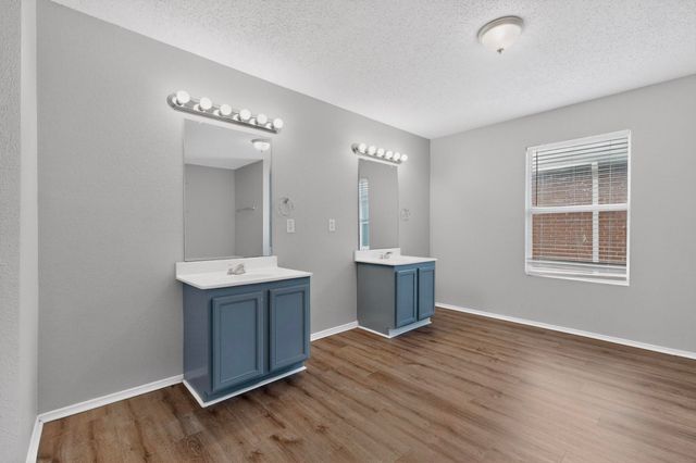 1001 Vicksburg Drive, Ennis, TX 75119