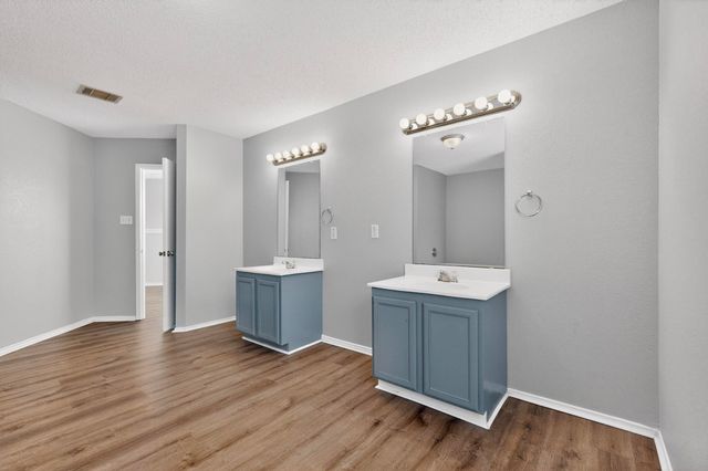 1001 Vicksburg Drive, Ennis, TX 75119