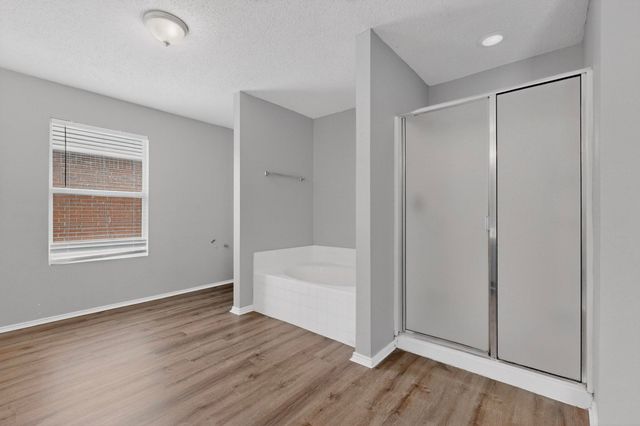 1001 Vicksburg Drive, Ennis, TX 75119