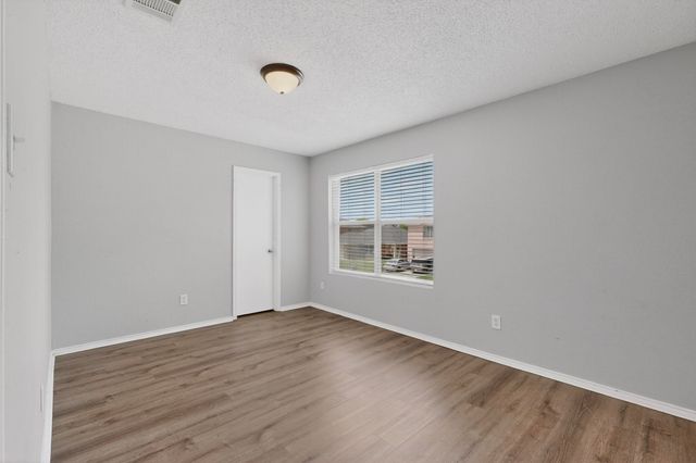 1001 Vicksburg Drive, Ennis, TX 75119