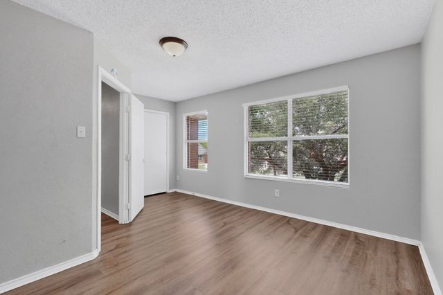 1001 Vicksburg Drive, Ennis, TX 75119